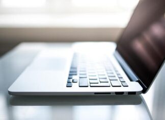 Longreach man charged over alleged antisemitic threats on social media